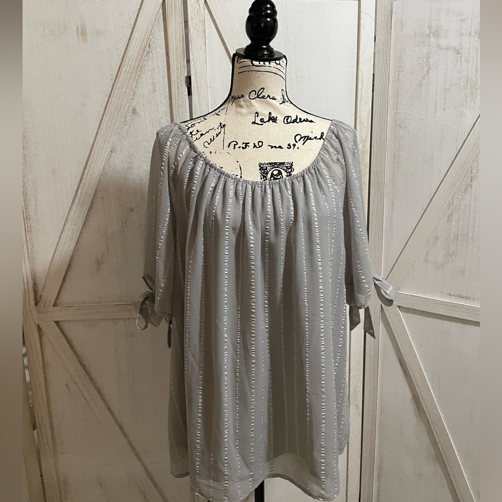 NWT torrid 1X grey and white off shoulder blouse